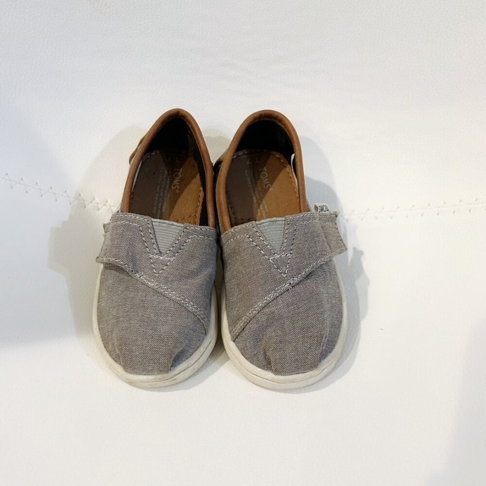 Little Kid (toddler) size 7 Alpargata TOMS